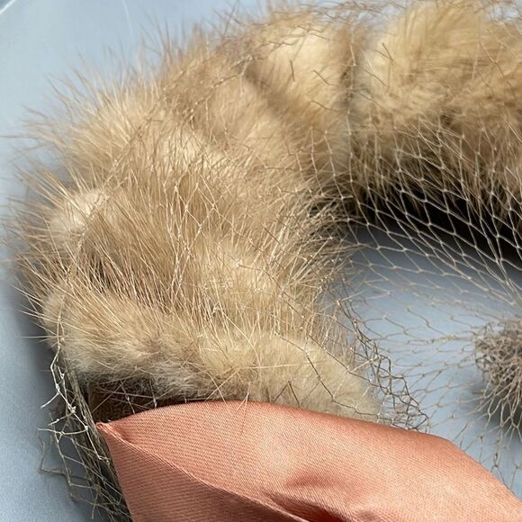 Vintage 1960’s tan  Mink pill box Champagne satin ribbon with veil cage - Picture 4 of 8